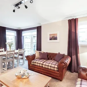 The Botanist Old Town 2 Bedroom Lift Parking Apartment