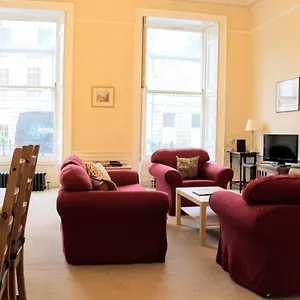 Traditional Georgian Flat In New Town Apartment